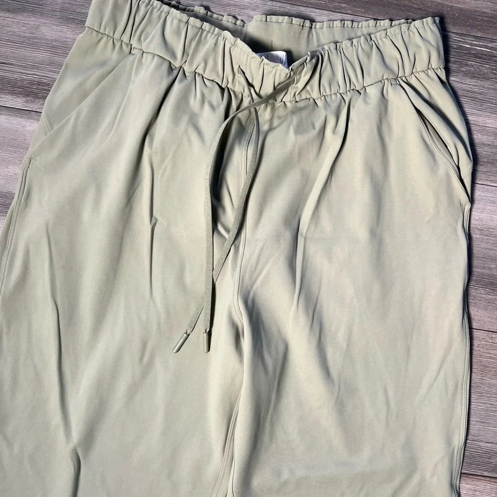 Lululemon Very Cute‎ Light Green Pants- 8